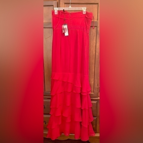 O20 - BCBGMAXAZRIA - Strapless Layered Red Dress - Picture 2 of 4